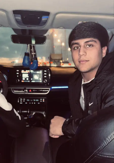 Я Сурен, 20, из Новосибирска, ищу знакомства на одну ночь