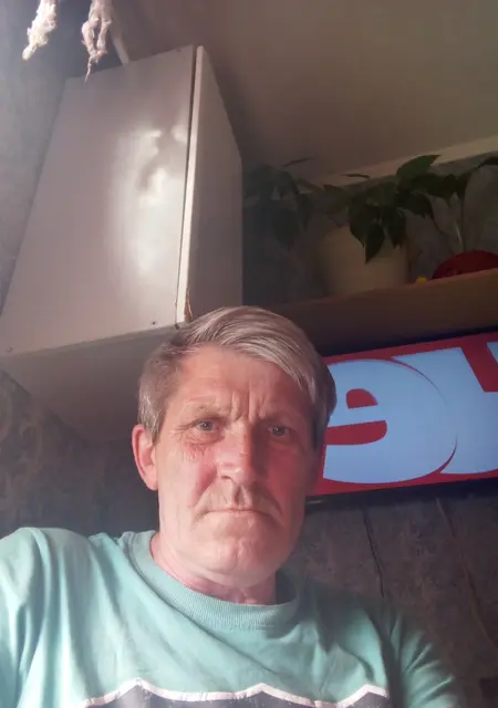 Антон из Сургута, ищу на сайте знакомства на одну ночь