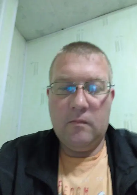 Максим из Ульяновска, ищу на сайте знакомства без обязательств