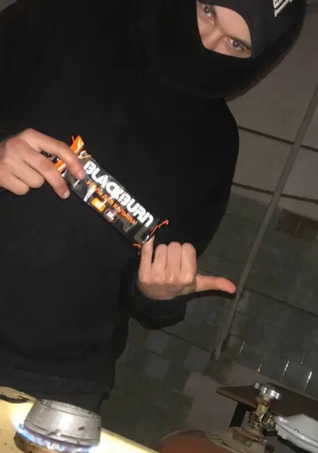 Я Владимир, 21, из Великого Новгорода, ищу знакомства на одну ночь