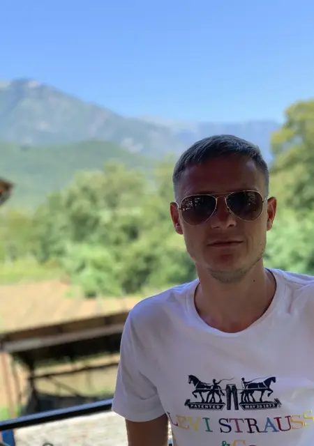 Я Сергей, 28, из Новомосковска, ищу знакомства на одну ночь