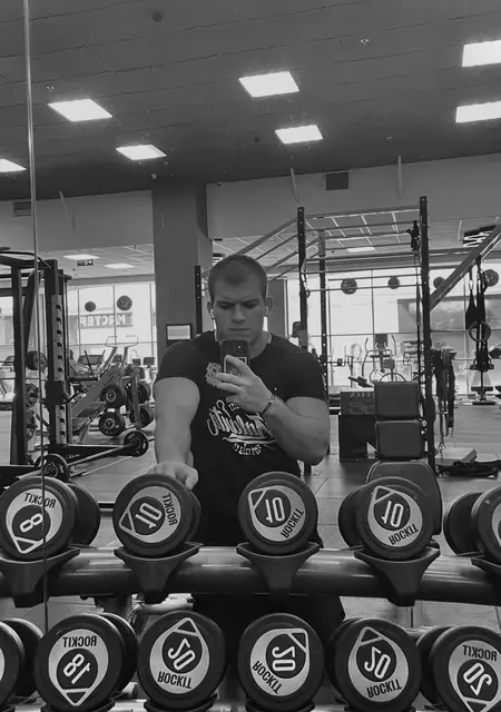 Я Максим, 24, знакомлюсь для приятного времяпровождения в Димитровграде