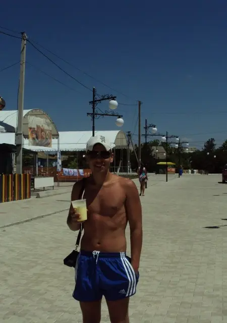 Я Игорь, 38, из Харькова, ищу знакомства без обязательств