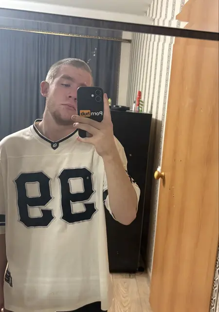 Я Костя, 20, знакомлюсь без обязательств в Брянске