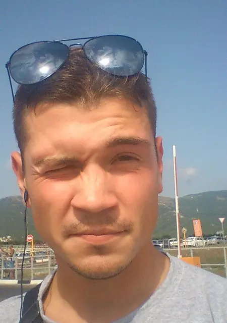 Я Вадим, 30, из Омска, ищу знакомства на одну ночь