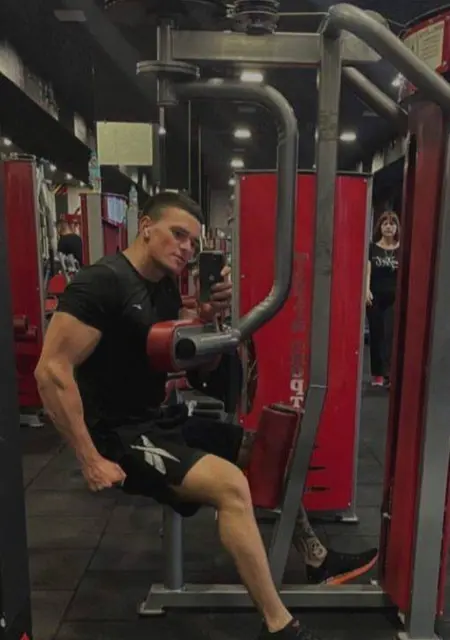 Я Павел, 25, знакомлюсь для общения в Москве