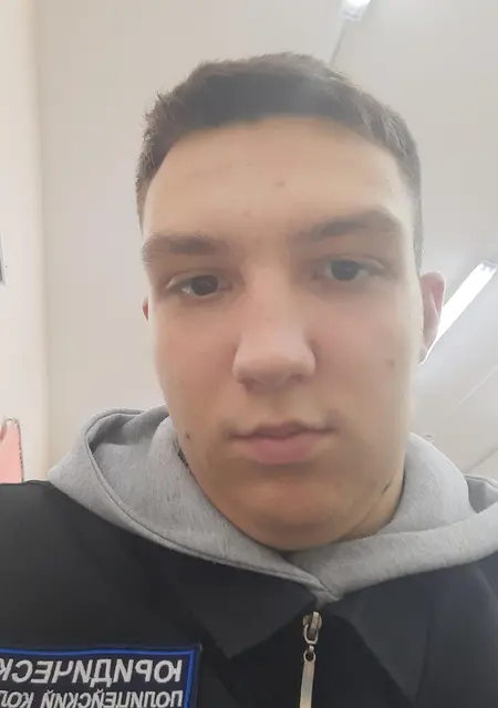 Я Даня, 21, из Новомосковска, ищу знакомства на одну ночь