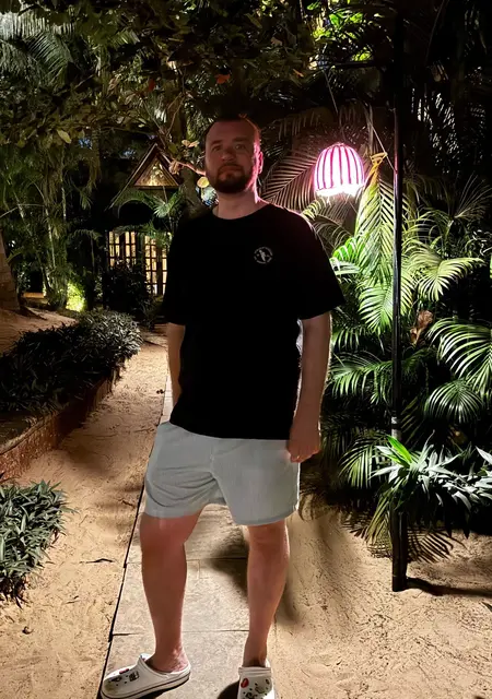 Я Артем, 42, из Череповца, ищу знакомство для открытые отношения