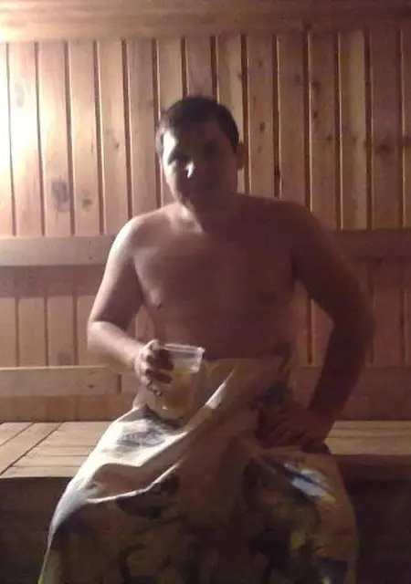 Я Александр, 43, знакомлюсь для приятного времяпровождения в Новомосковске