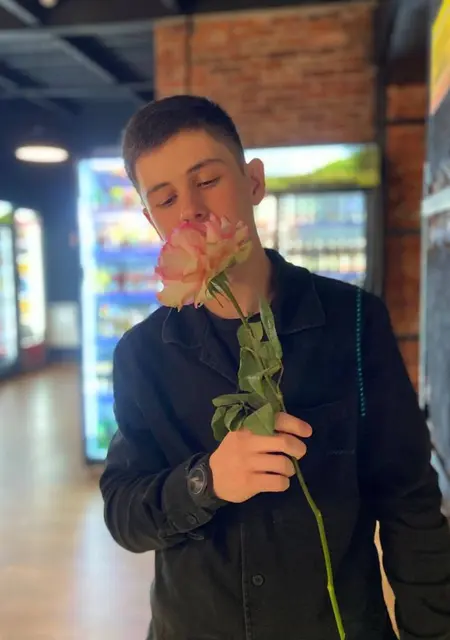 Я Кемран, 19, из Санкт-Петербурга, ищу знакомство для открытые отношения