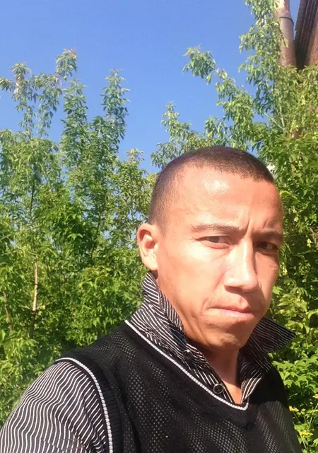 Я Денис, 33, из Томска, ищу знакомства без обязательств