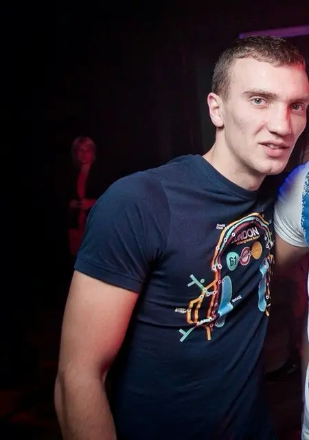 Кирилл из Большого Камня, мне 35, познакомлюсь на одну ночь