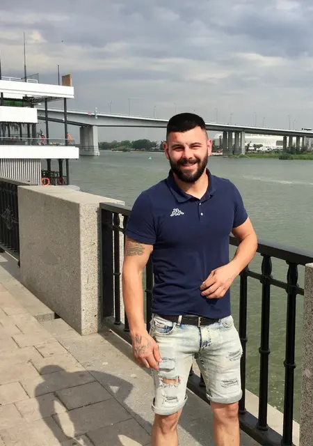 Я Дмитрий, 27, знакомлюсь для общения в Новороссийске