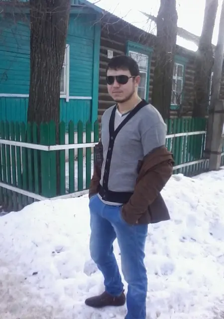 Я Алег, 32, из Рязани, ищу знакомства без обязательств