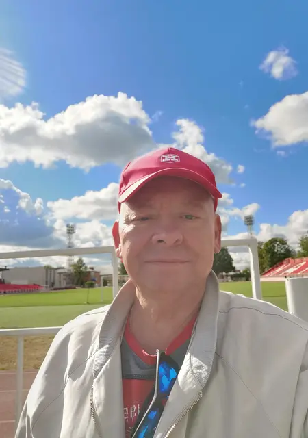 Валерий из Щелково, мне 61, познакомлюсь на одну ночь