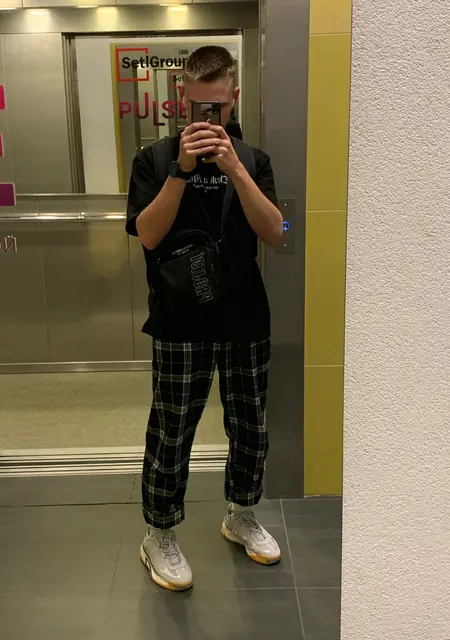 Я Макс, 22, из Дзержинска, ищу знакомство для постоянных отношений