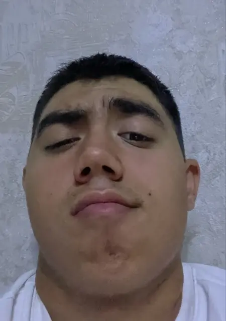 Я Эльяс, 18, из Симферополя, ищу знакомства без обязательств