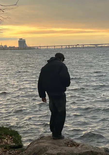 Жорж з Дніпра, мені 19 років, познайомлюсь без зобов'язань