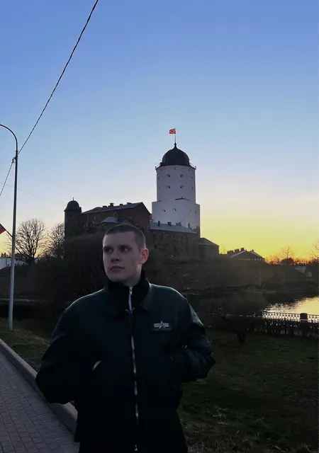 Я Ярик, 21, из Боровичей, ищу знакомство для общения