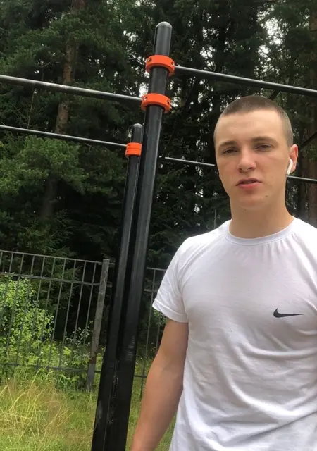 Я Илья, 22, из Череповца, ищу знакомство для приятного времяпровождения