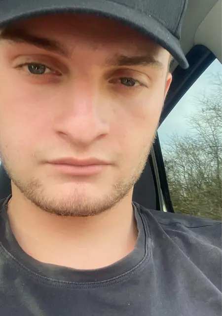 Я Ренат, 24, из Батайска, ищу знакомства без обязательств