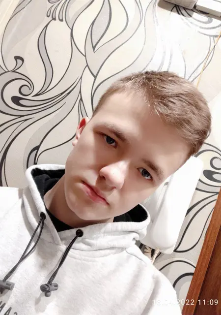 Евгений из Новомосковска, мне 21, познакомлюсь для общения