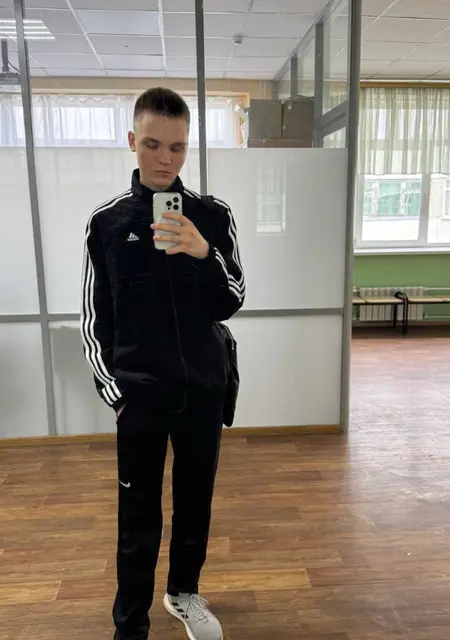 Олег из Воронежа, мне 20, познакомлюсь на одну ночь