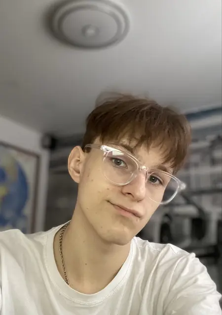 Я Ваня, 18, знакомлюсь для постоянных отношений в Томске