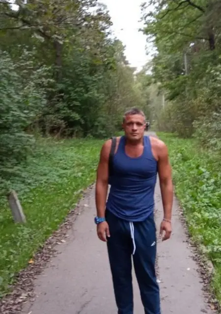 Ваня из Санкт-Петербурга, мне 37, познакомлюсь на одну ночь