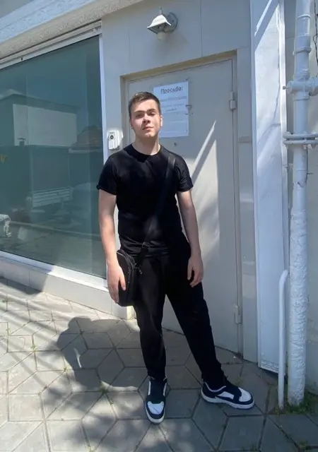 Я Никита, 19, из Симферополя, ищу знакомство для приятного времяпровождения