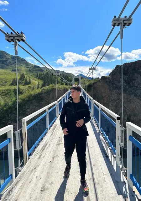 Роман из Кемерово, мне 19, познакомлюсь для открытые отношения