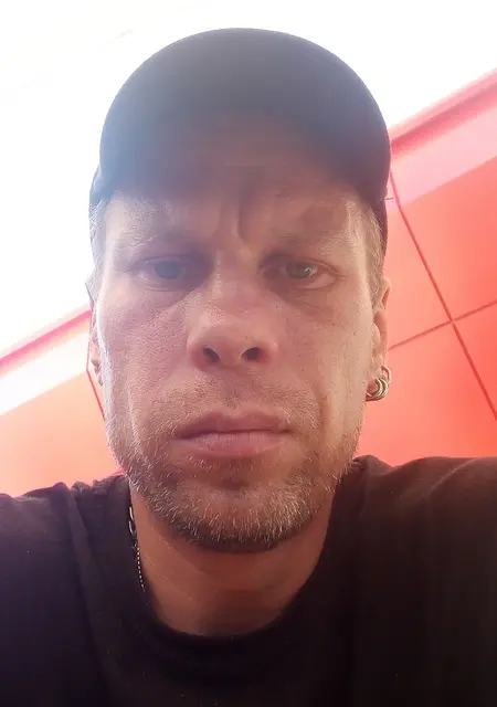 Я Владимир, 40, из Великого Новгорода, ищу знакомство для постоянных отношений