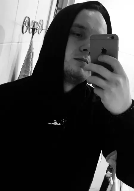 Я Артём, 27, из Йошкар-Олы, ищу знакомство для вирта