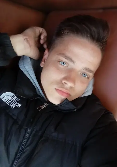 Я Андрей, 23, из Кировска, ищу знакомство для вирта