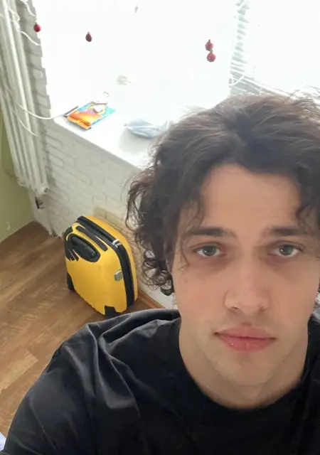 Я Максим, 24, из Мурино, ищу знакомства на одну ночь