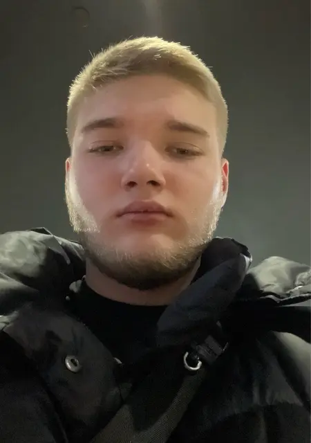 Я Илья, 20, из Твери, ищу знакомство для приятного времяпровождения