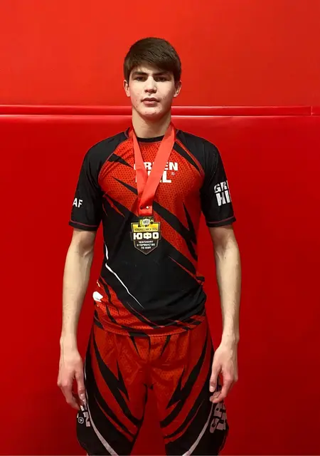 Я Мурад, 21, из Владикавказа, ищу знакомства на одну ночь