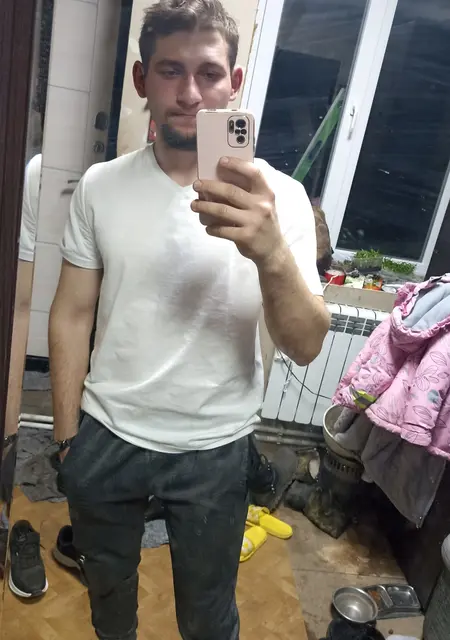 Я Илья, 22, из Старого Оскола, ищу знакомства без обязательств