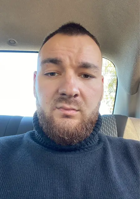 Юрий из Гукова, мне 27, познакомлюсь без обязательств
