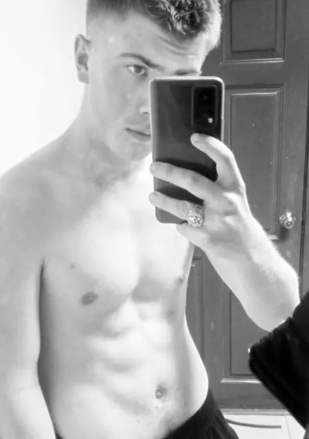 Я Сергей, 20, из Сургута, ищу знакомство для приятного времяпровождения