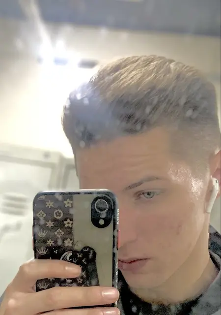 Андрей из Москвы, мне 22, познакомлюсь для приятного времяпровождения