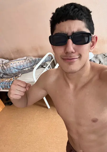 Я Миша, 19, из Новокузнецка, ищу знакомства без обязательств