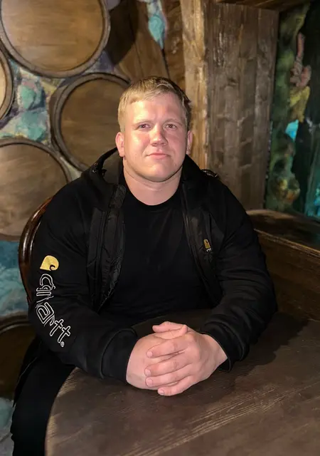 Я Глеб, 25, из Валуек, ищу знакомства без обязательств