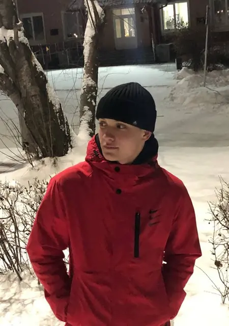 Лев из Челябинска, мне 21, познакомлюсь для постоянных отношений