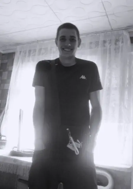 Я Сергей, 21, знакомлюсь на одну ночь в Екатеринбурге