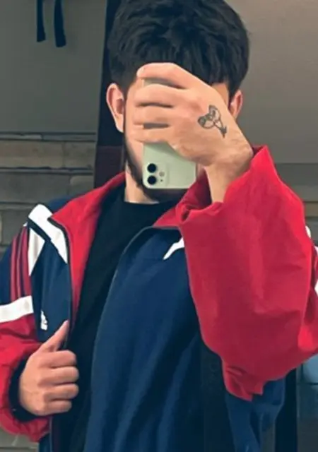 Я Дамир, 18, из Москвы, ищу знакомство для приятного времяпровождения