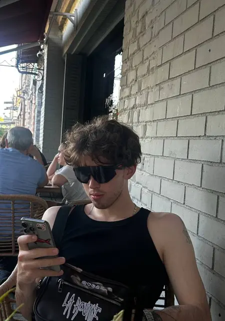 Я Aleksei, 20, из Иркутска, ищу знакомства без обязательств