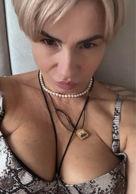 Марина из Санкт-Петербурга, ищу на сайте общение