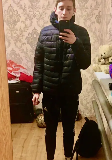 Я Андрей, 21, из Люберец, ищу знакомства без обязательств