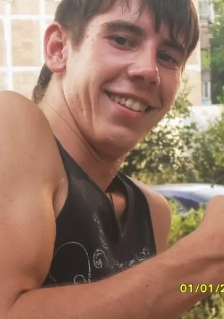 Я Олег, 34, из Хотькова, ищу знакомства на одну ночь